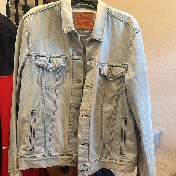 Levi's Jean jacket like new. - Picture 3 of 3